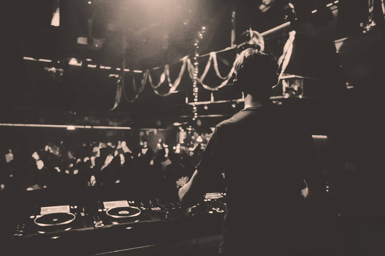 DeWatermark.ai_1738184632212